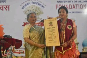 इलाहाबाद विश्वविद्यालय के 138वें स्थापना दिवस पर मालिनी अवस्थी को मानद उपाधि